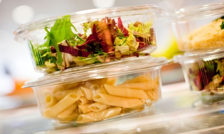 Người tiêu dùng nên hạn chế sử dụng đồ nhựa bảo quản thức ăn, màng bọc thực phẩm