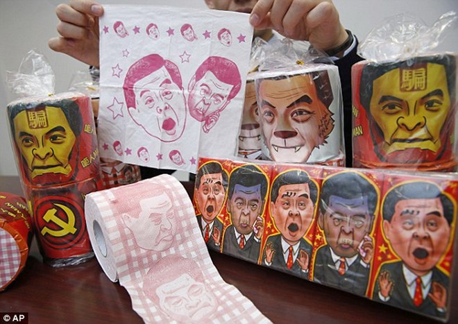 Gần 8.000 cuộn giấy và 200.000 túi giấy loại này đã bị cơ quan chức năng Trung Quốc bắt giữ ở Thâm Quyến