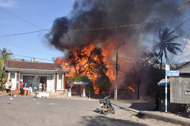Tin tức mới cập nhật hôm nay cho biết hỏa hoạn thiêu cháy phòng giáo dục huyện Kon Rẫy 