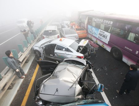 Tin tức mới cập nhật hôm nay đề cập đến Vụ tai nạn ô tô liên hoàn tại Hàn Quốc
