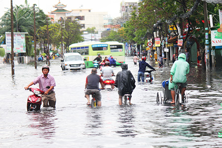 Tình trạng ngập lụt, triều cường thường xuyên xảy ra tại TPHCM 
