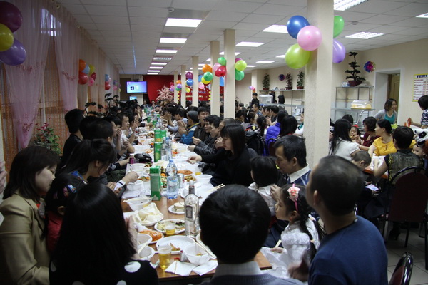 Cộng đồng người Việt ở chợ Admiral-thành phố Kazan, Nga tổ chức đón mừng năm mới