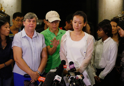 Người nhà của các nạn nhân trên MH370 phát biểu tại cuộc họp báo ở Kuala Lumpur