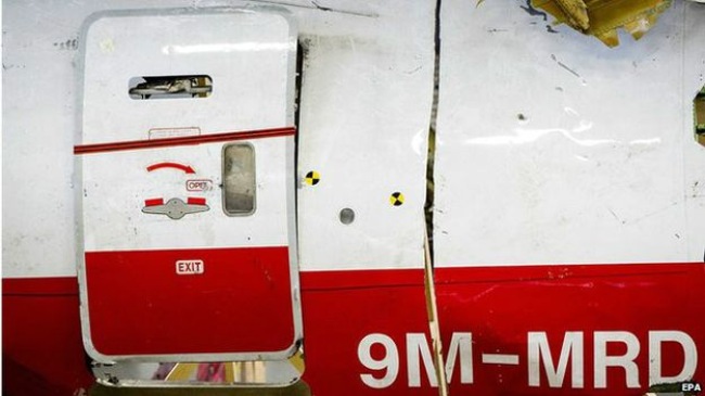 Tin tức mới cập nhật hôm nay cho biết mảnh vỡ của chiếc máy bay MH 17 được tiết lộ