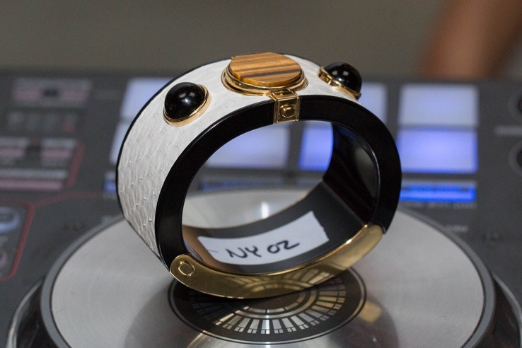 Đồng hồ thông minh thời trang MICA dành riêng cho phái nữ
