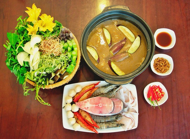 Đặc sản Sài Gòn nổi tiếng với món lẩu mắm ngon tuyệt