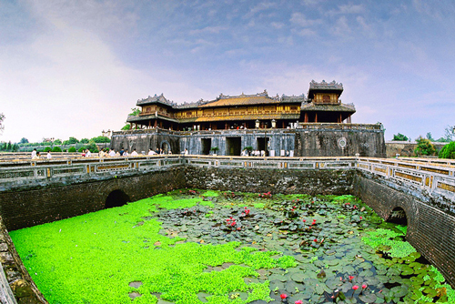 Du lịch Huế nổi tiếng với các cung điện, đền đài mang hơi thở cổ xưa