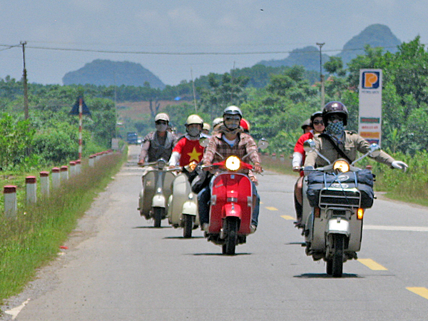 Nhiều bạn trẻ thích du lịch phượt đến Sapa bằng xe máy hơn