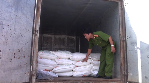 Số lượng đường cát nhập lậu gia tăng đột biến trên các tuyến biên giới của tỉnh Long An