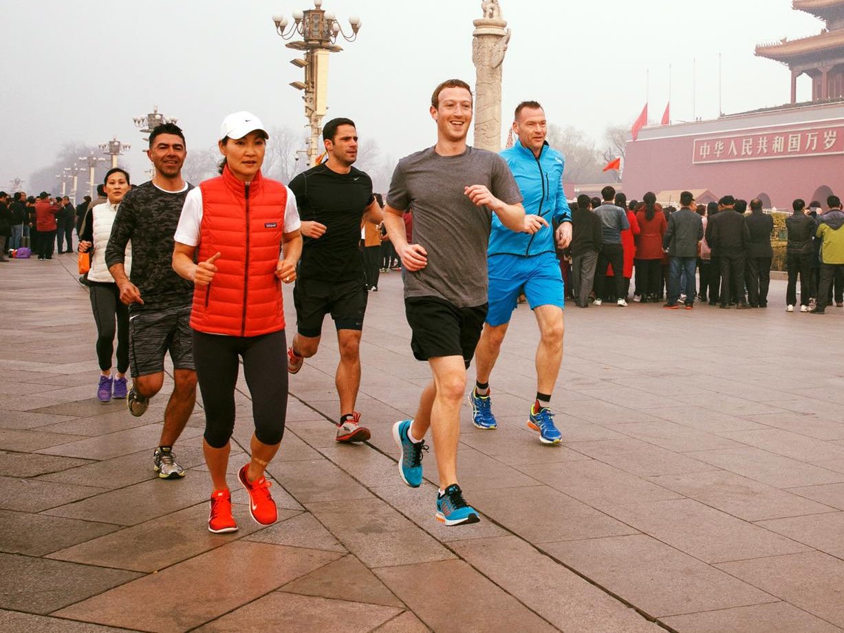 Ông trùm Facebook Mark Zuckerberg chạy bộ tại quảng trường Thiên An Môn