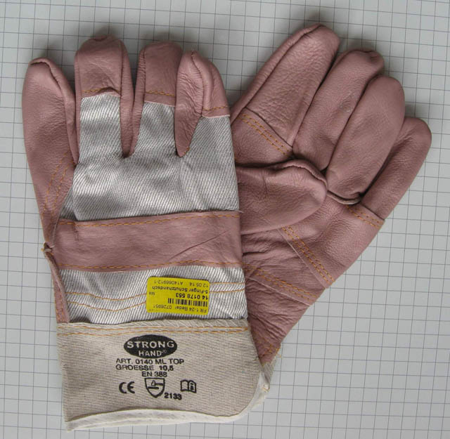 Găng tay bảo hộ lao động có nguồn gốc từ Trung Quốc dễ gây dị ứng bị thu hồi