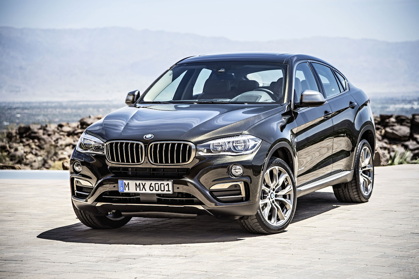 Siêu phẩm BMW X6 2015 có giá 60,550 USD
