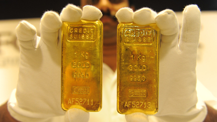 Giá vàng thế giới được hưởng lợi do cổ phiếu Mỹ và châu Âu giảm mạnh