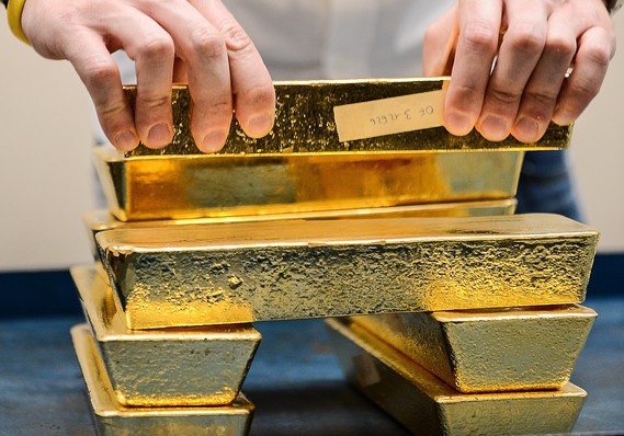 Giá vàng thế giới bất ngờ tăng mạnh và đạt mức cao nhất trong hơn 9 tuần