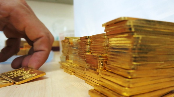 Đồng đô la suy yếu giúp hỗ trợ giá vàng thế giới tăng liên tiếp
