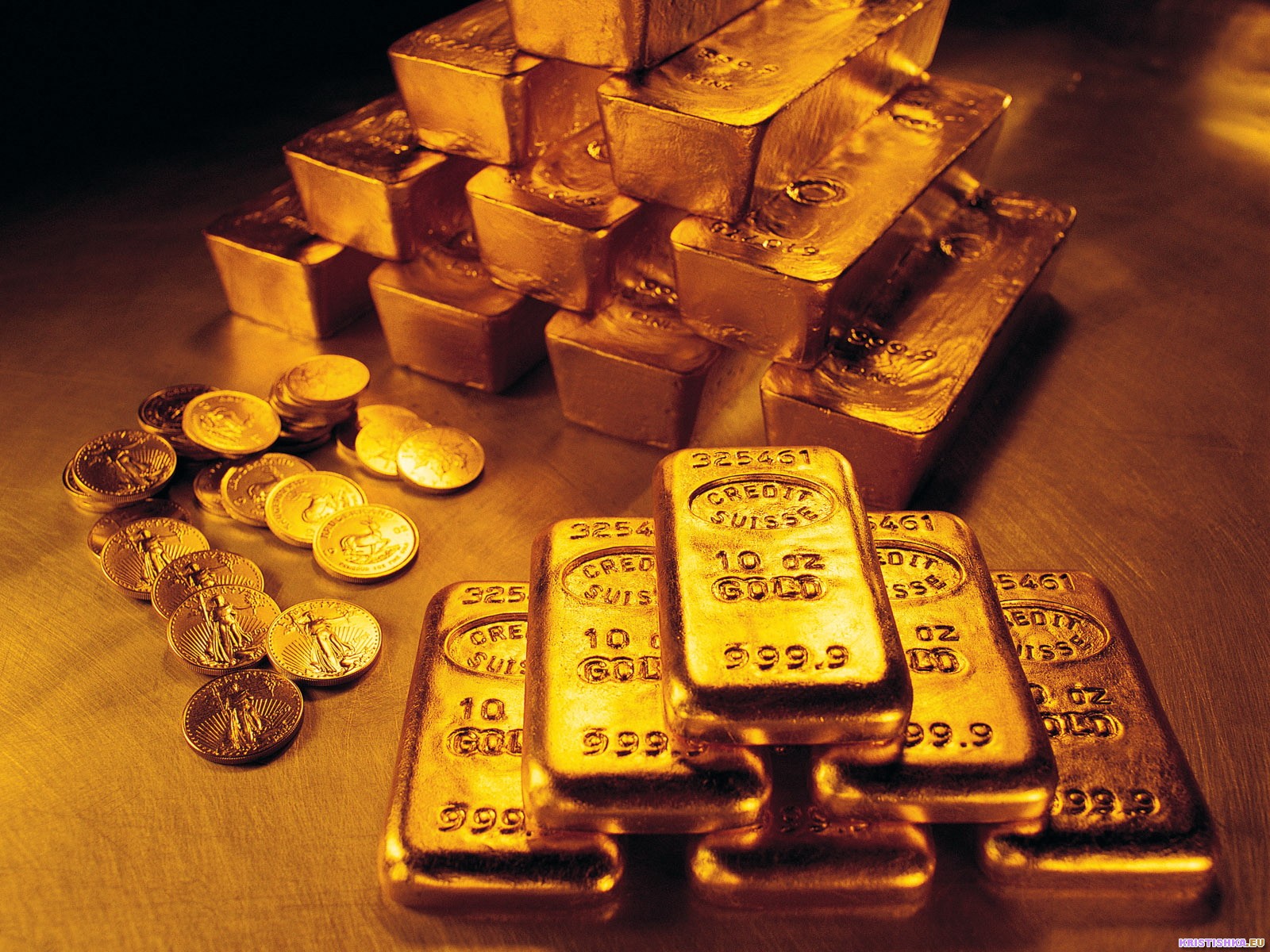 Giá vàng hôm nay giảm xuống 2,7 %, đạt mức thấp nhất kể từ giữa tháng 11