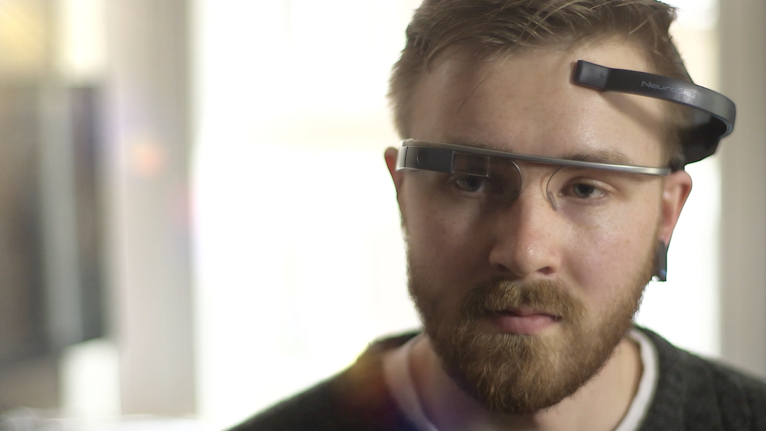 Google Glass có thể được điều khiển bằng suy nghĩ