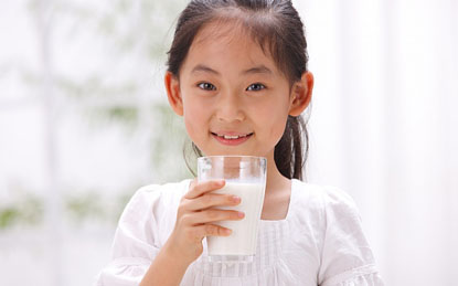 Uống quá nhiều sữa mỗi ngày tiềm ẩn nhiều nguy hại sức khỏe