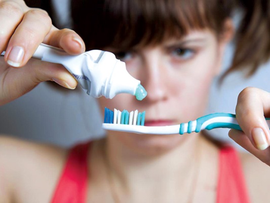 Thói quen đánh răng không đúng khoa học gây tổn hại răng và hại sức khỏe