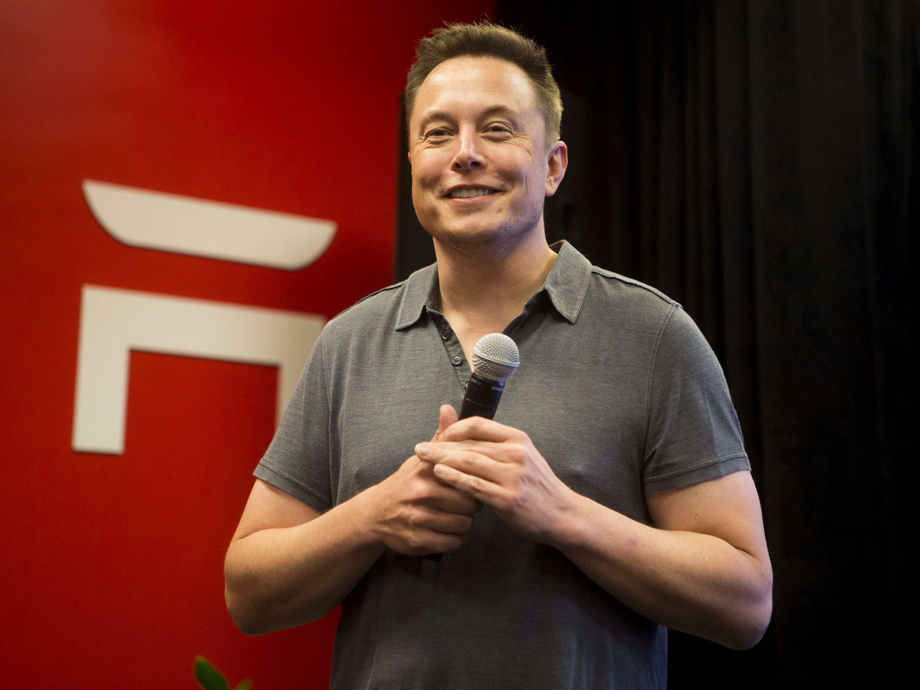 CEO của Tesla - Elon Musk trong một sự kiện diễn ra năm 2015