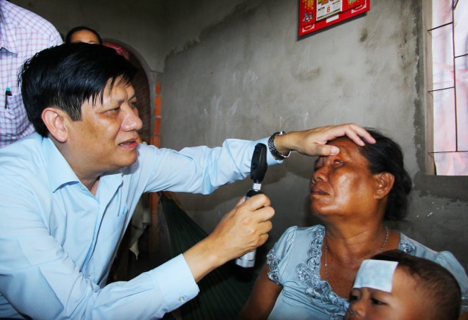 Nguyên nhân gây mù mắt là do người dân không đảm bảo vệ sinh lao động