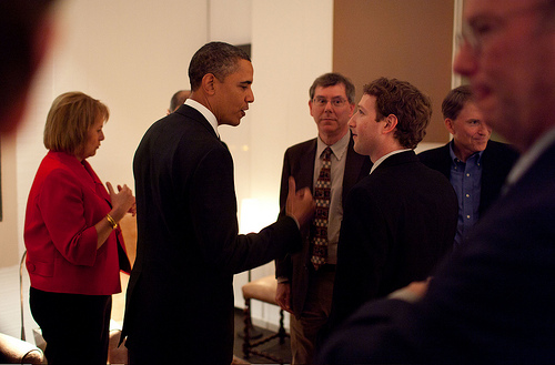 Tổng thống Obama cùng trao đổi với các vị CEO của các hãng hoạt động trong lĩnh vực Internet hàng đầu hiện nay về truy cập Internet