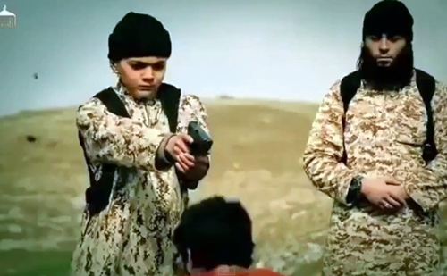 Phiến quân nhí trong video hành quyết con tin được khủng bố IS đăng tải hôm 10/3