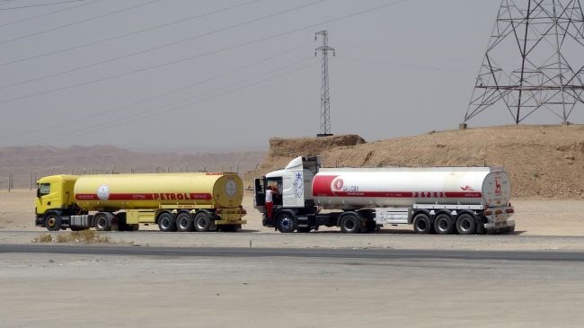 Hai xe bồn chở dầu ở Kirkuk, vùng lãnh thổ Iraq bị IS chiếm đóng