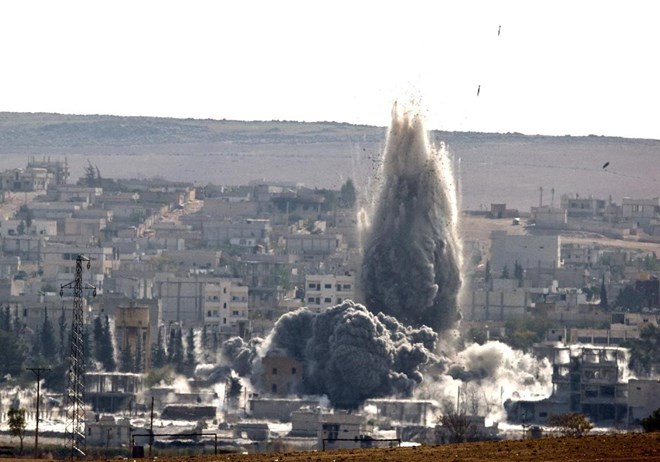 Khói bốc cao sau đợt không kích của liên quân ở Kobane