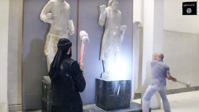 Khủng bố IS tung video đập phá các di sản văn hóa tại Iraq hôm 26/2