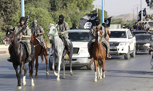 Phiến quân khủng bố IS diễu hành phô trương sức mạnh ở thành phố Raqqa, miền bắc Syria
