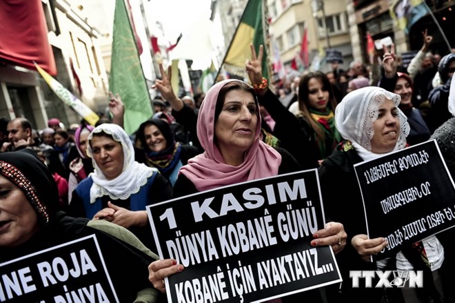Người Kurd xuống đường tuần hành chống khủng bố IS tại Istanbul (Thổ Nhĩ Kỳ)