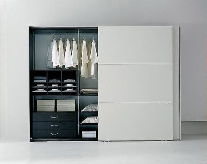 Chọn tủ quần áo có thiết kế cánh trượt giúp căn phòng gọn gàng và tiết kiệm không gian