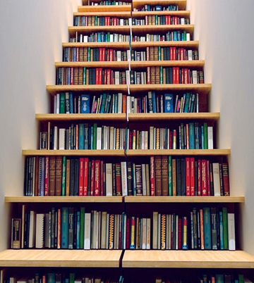 Cầu thang kết hợp tủ sách là một cách thiết kế cầu thang hết sức độc đáo