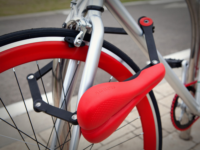Khóa chống trộm xe đạp bằng yên xe tiện dụng và chắc chắn