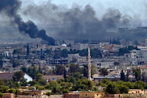 Khói bốc lên trong cuộc giao tranh giữa khủng bố IS và lực lượng người Kurd ở Kobani