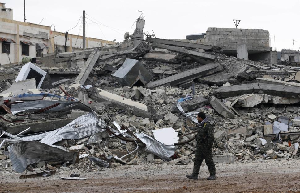 Đống đổ nát của thị trấn Kobani sau khi lực lượng người Kurd đẩy lui khủng bố IS ra khỏi thị trấn