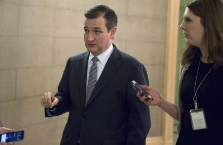 Thượng nghị sĩ Ted Cruz tham dự cuộc họp tranh luận về yêu cầu cho phép lực lượng quân sự chống Khủng bố IS của Tỏng thống Obama