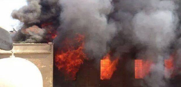 Một nhà thờ 1800 tuổi bị khủng bố IS đốt cháy ở Mosul của Iraq 