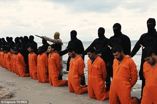 Hình ảnh trong đoạn video khủng bố IS hành quyết 21 người Ki tô giáo