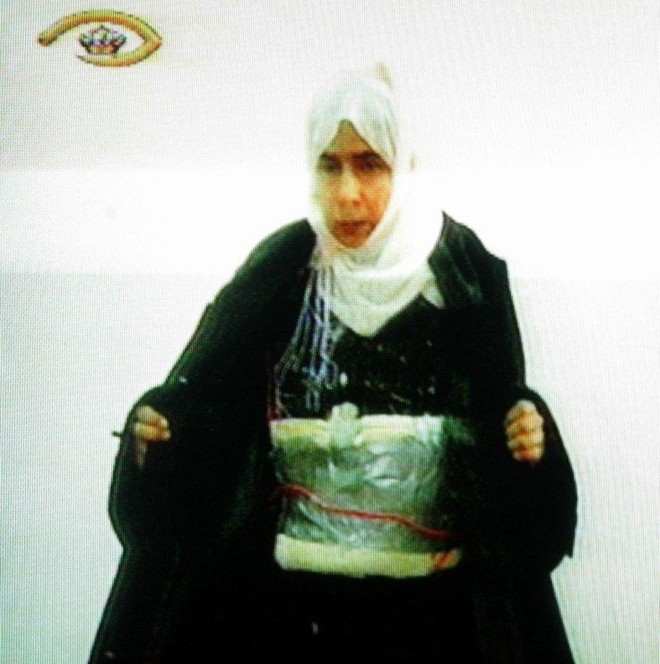 Sajida al-Rishawi buộc thuốc nổ quanh người trong chiến dịch tấn công các khách sạn ở Jordan năm 2005