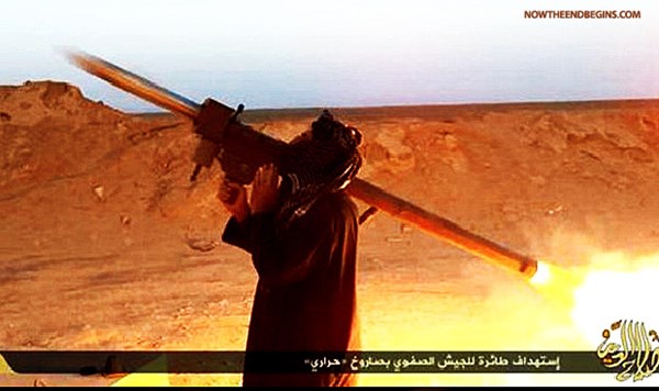 Một phần tử khủng bố IS bắn tên lửa vác vai