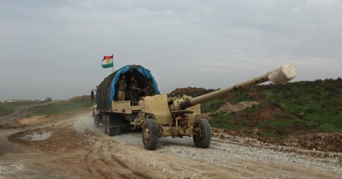Lực lượng người Kurd tại Iraq kéo đại bác tới thành phố Sinjar chống khủng bố IS