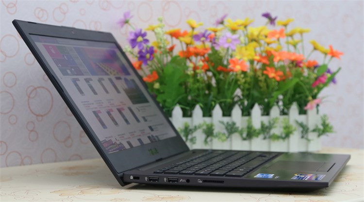 Chiếc laptop siêu mỏng giá rẻ Asus PU401LA có độ bền ấn tượng 