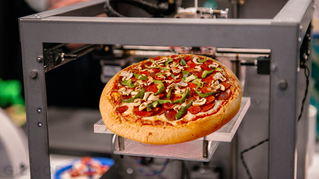 Máy in thực phẩm 3D tạo ra bánh Pizza