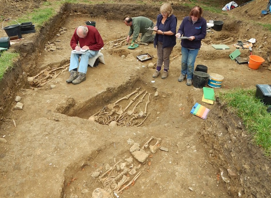 Các bộ xương người được tìm thấy tại nhà thiên chúa giáo đã mất, Leicestershire, Anh.