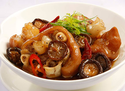 Thịt kho nấm là một món kho mùa đông đơn giản mà vẫn đậm đà ngon thơm