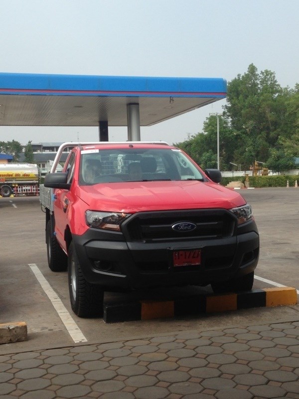 Ford Ranger facelift 2015 mới lộ diện tại Thái Lan 
