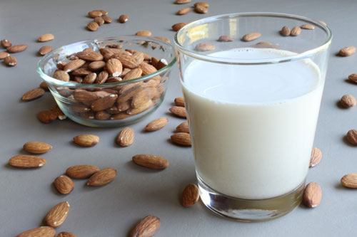 Sữa hạnh nhân có thể làm suy giảm hoạt động tiêu hóa