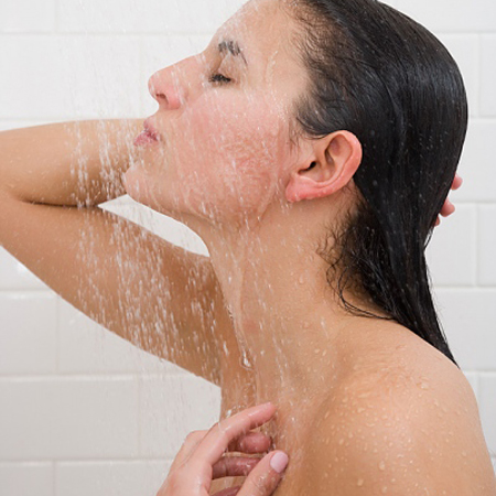 Những điều cấm kỵ khi tắm trong ngày hè